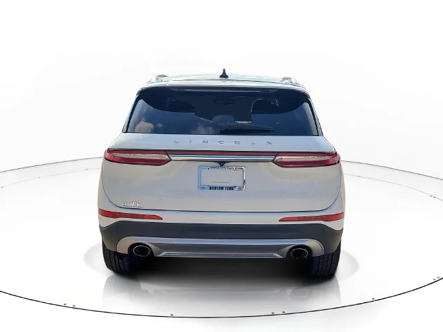 Used 2022 White Lincoln Standard image 6