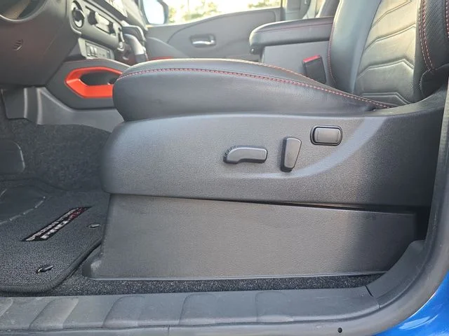 Used 2025 Blue Nissan PRO-4X image 30