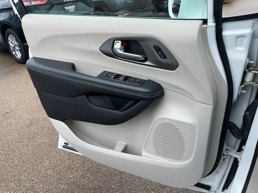 Used 2022 Bright White Clearcoat Chrysler Touring L image 42