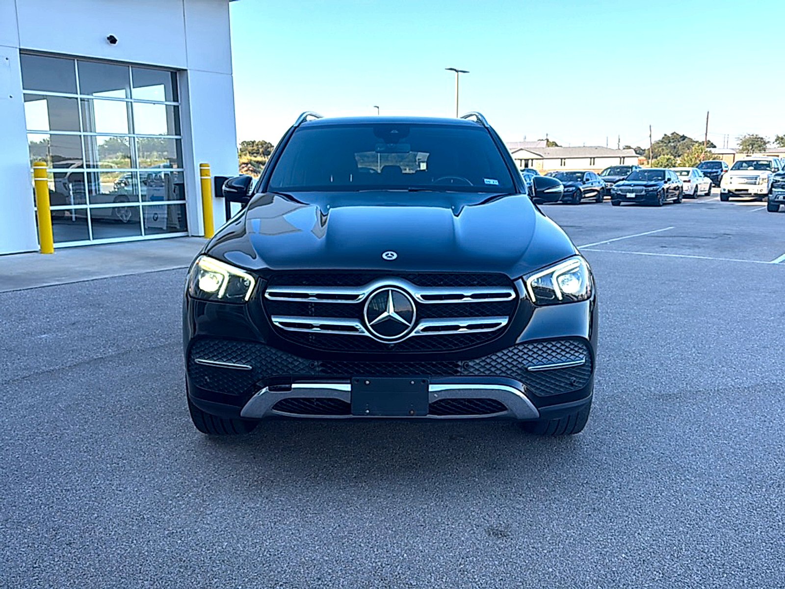 Used 2022 Obsidian Black Metallic Mercedes-Benz 4MATIC® image 2
