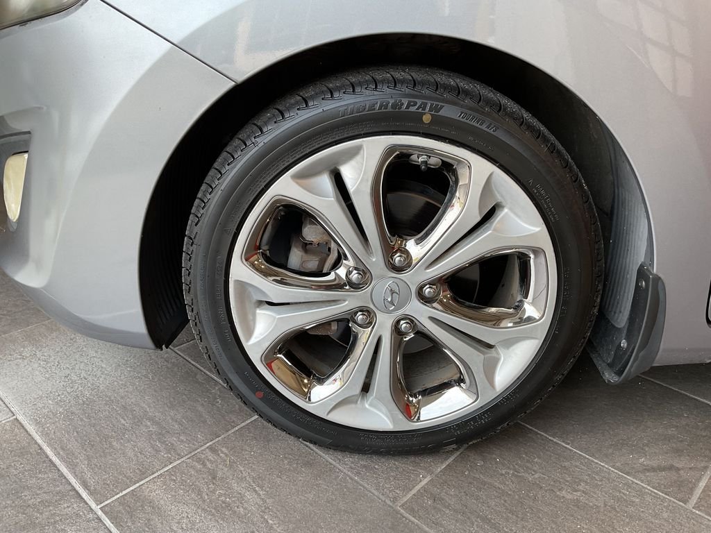 Used 2013 Gray Hyundai Base w/Blue image 4