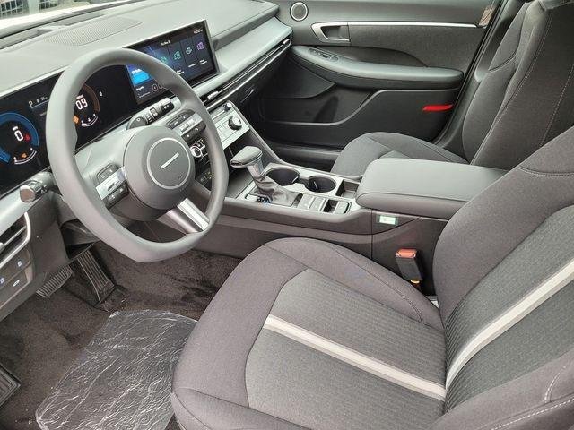 New 2026 White Hyundai SE image 11