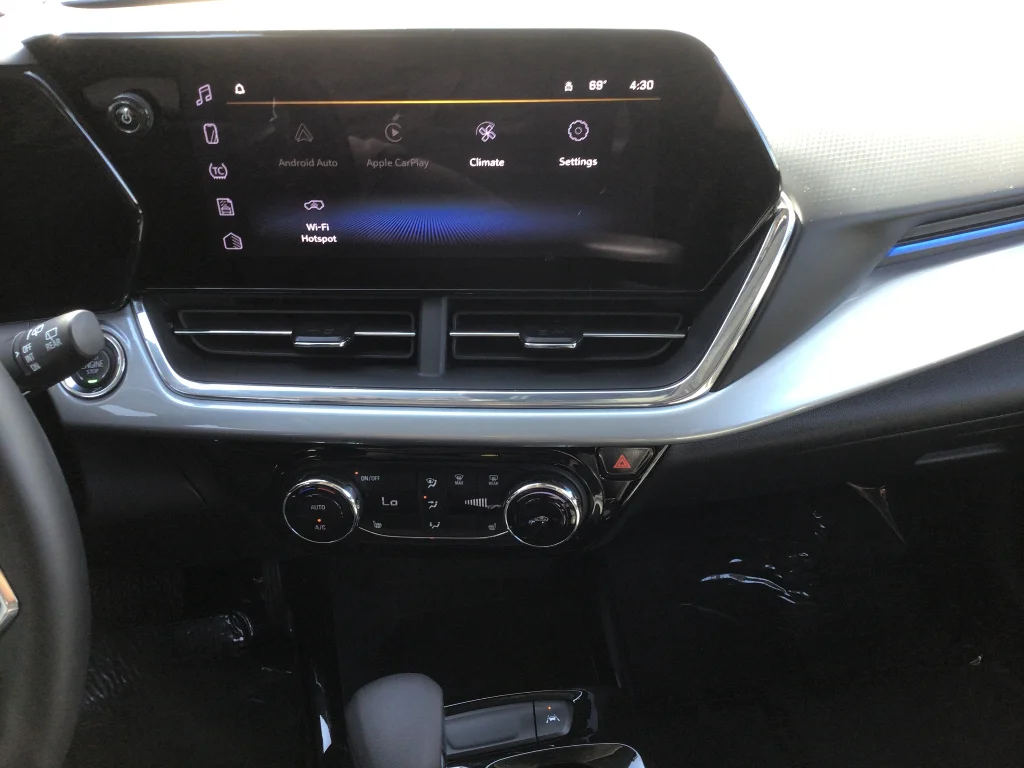 Used 2025 Crimson Metallic Chevrolet LT image 16