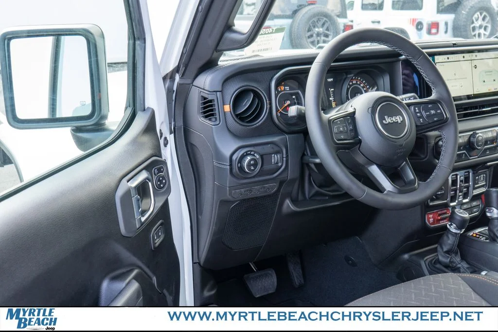 New 2026 Bright White Clear-Coat Exterior Paint Jeep Mojave image 15