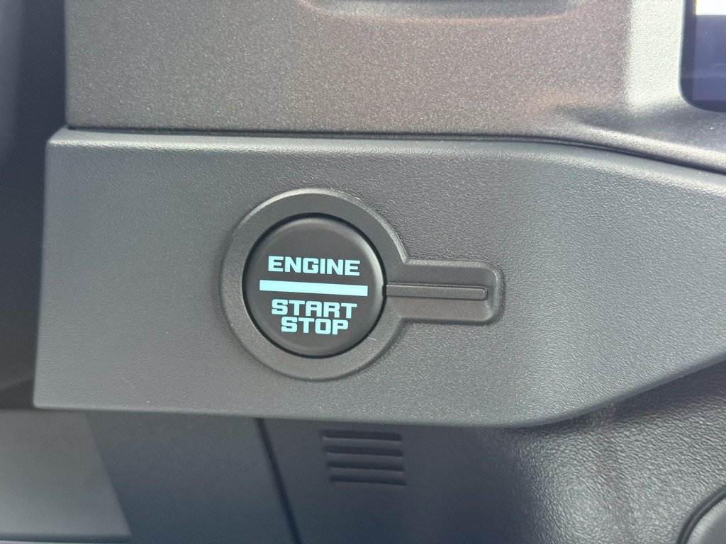 Used 2025 Blue Ford Base image 28
