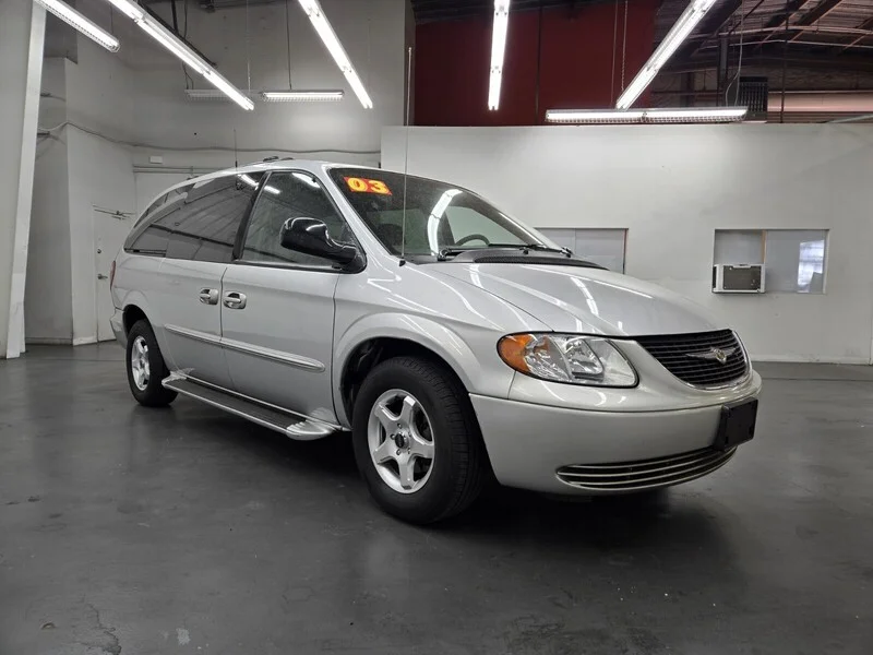 Used 2003 Silver Chrysler LX image 4