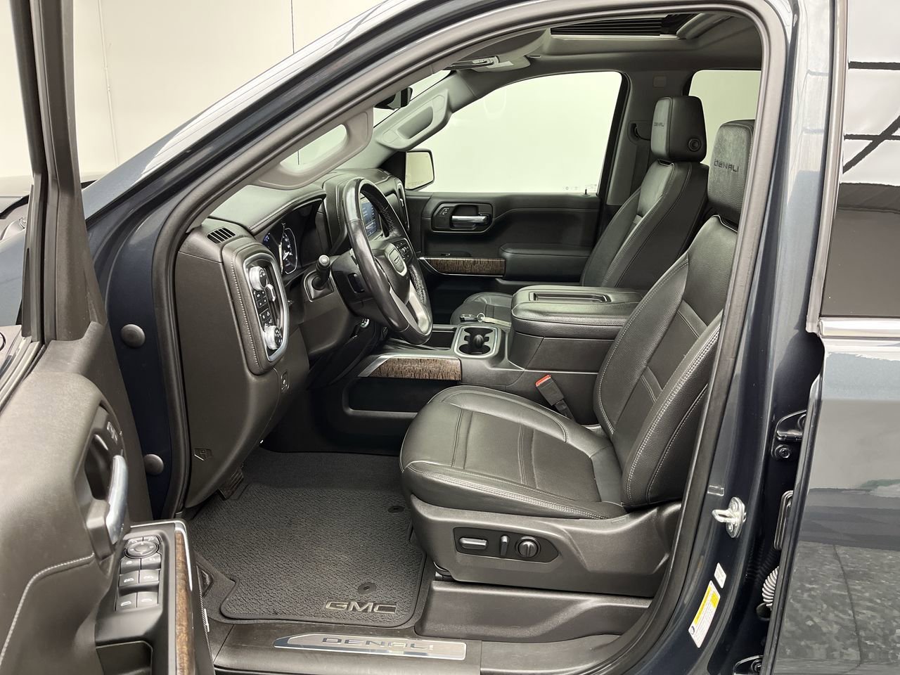 Certified Used 2022 Hunter Metallic GMC Denali image 3