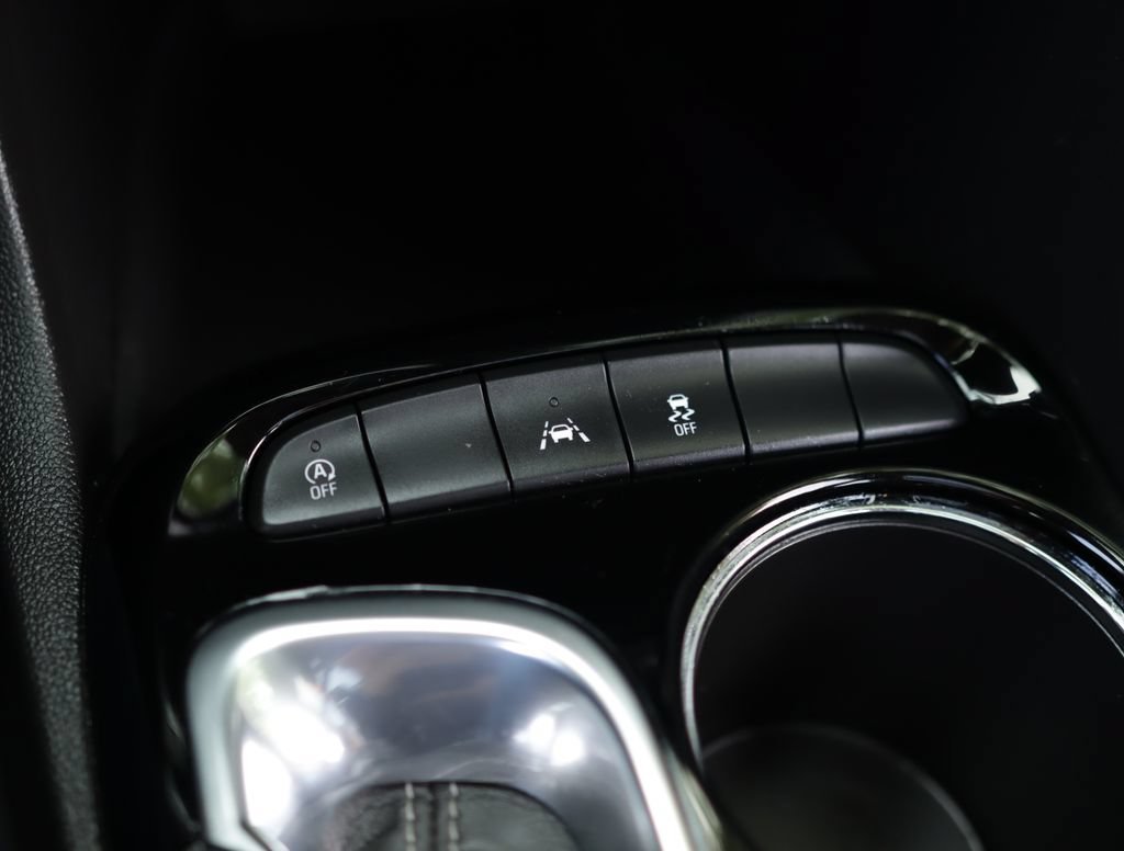 Used 2020 SATIN STEEL METALLIC Buick Essence image 17