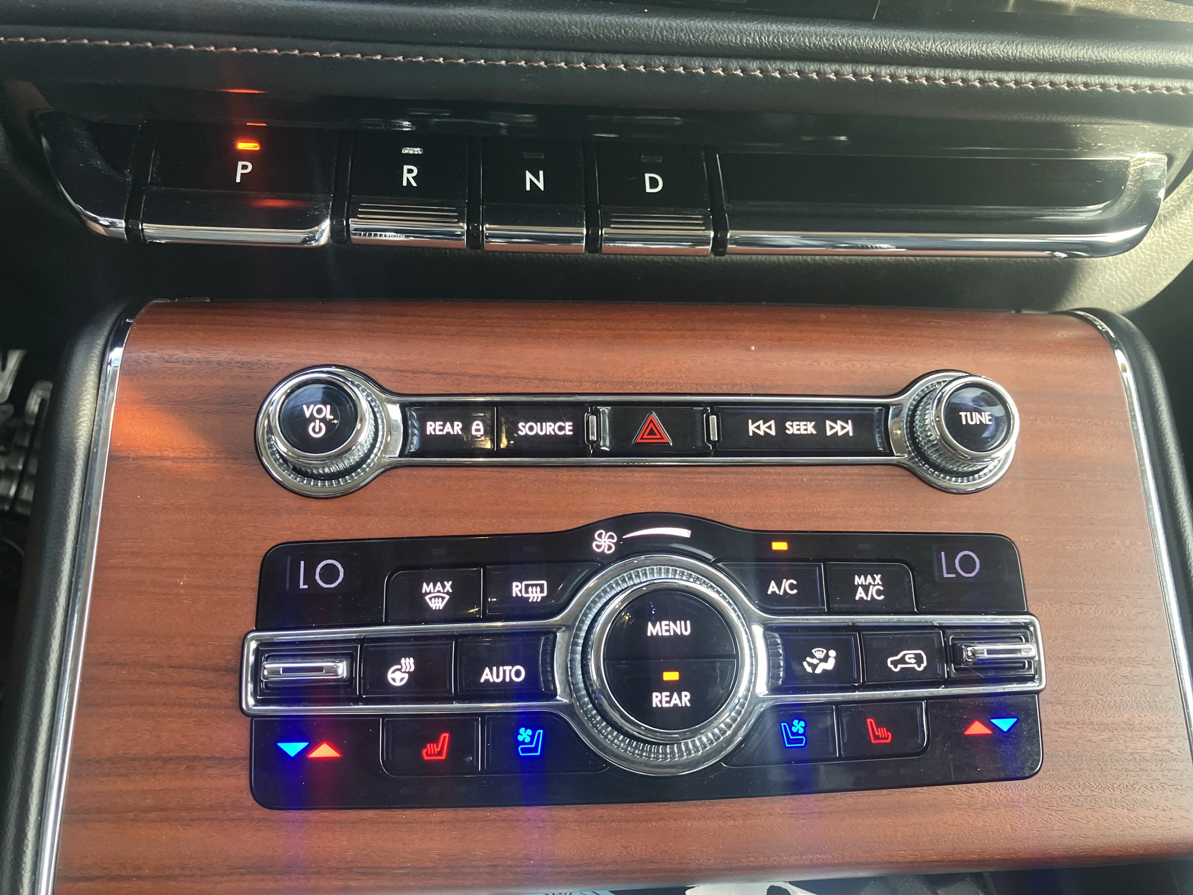 Used 2020 Radiance Metallic Lincoln Grand Touring image 31