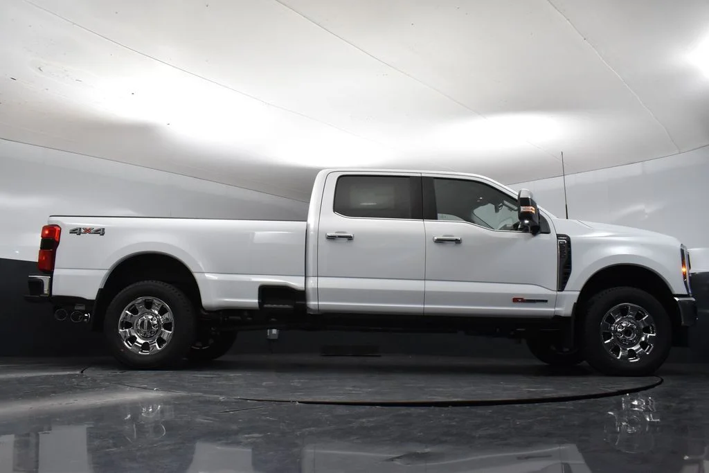 New 2027 Oxford White Ford F-250® Lariat® image 32