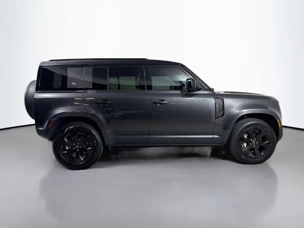 Used 2024 Gray Land Rover S image 4