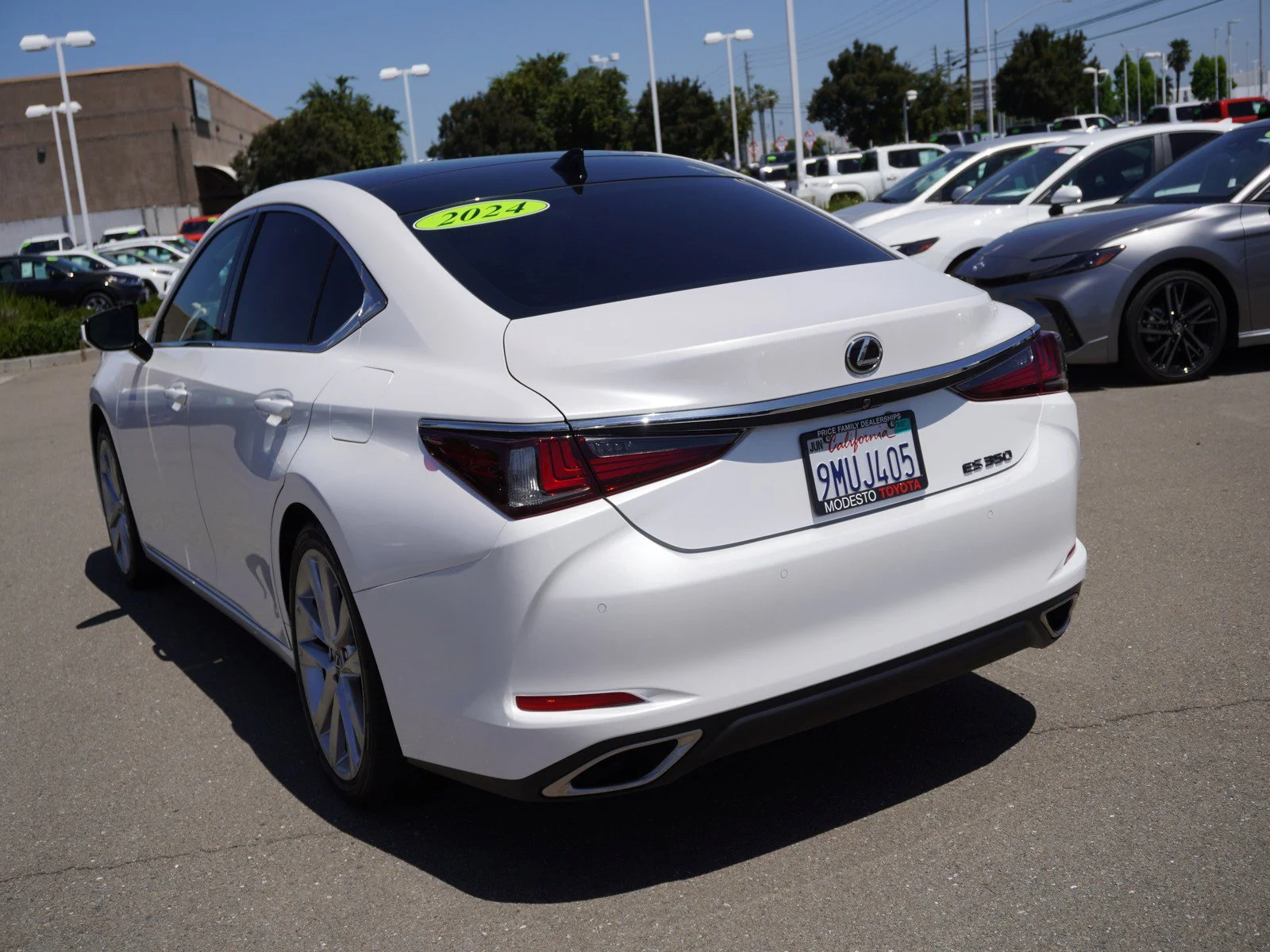 Used 2024 White Pearl Lexus ES 350 image 8