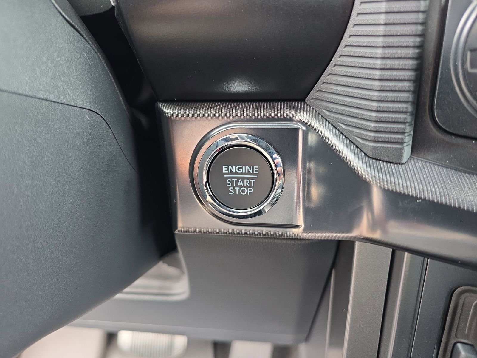 New 2025 Agate Black Metallic Ford Lariat image 25