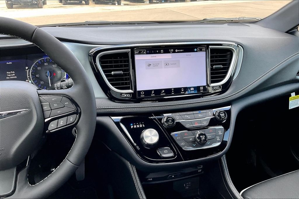 New 2026 Chrysler Pacifica Limited 4D Passenger Van