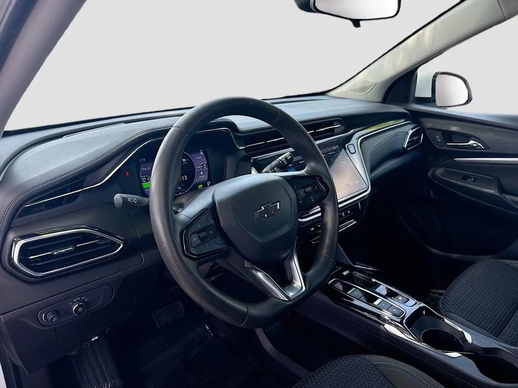 Used 2022 White Chevrolet LT image 9