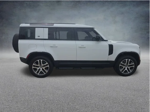 Used 2022 White Land Rover SE image 8