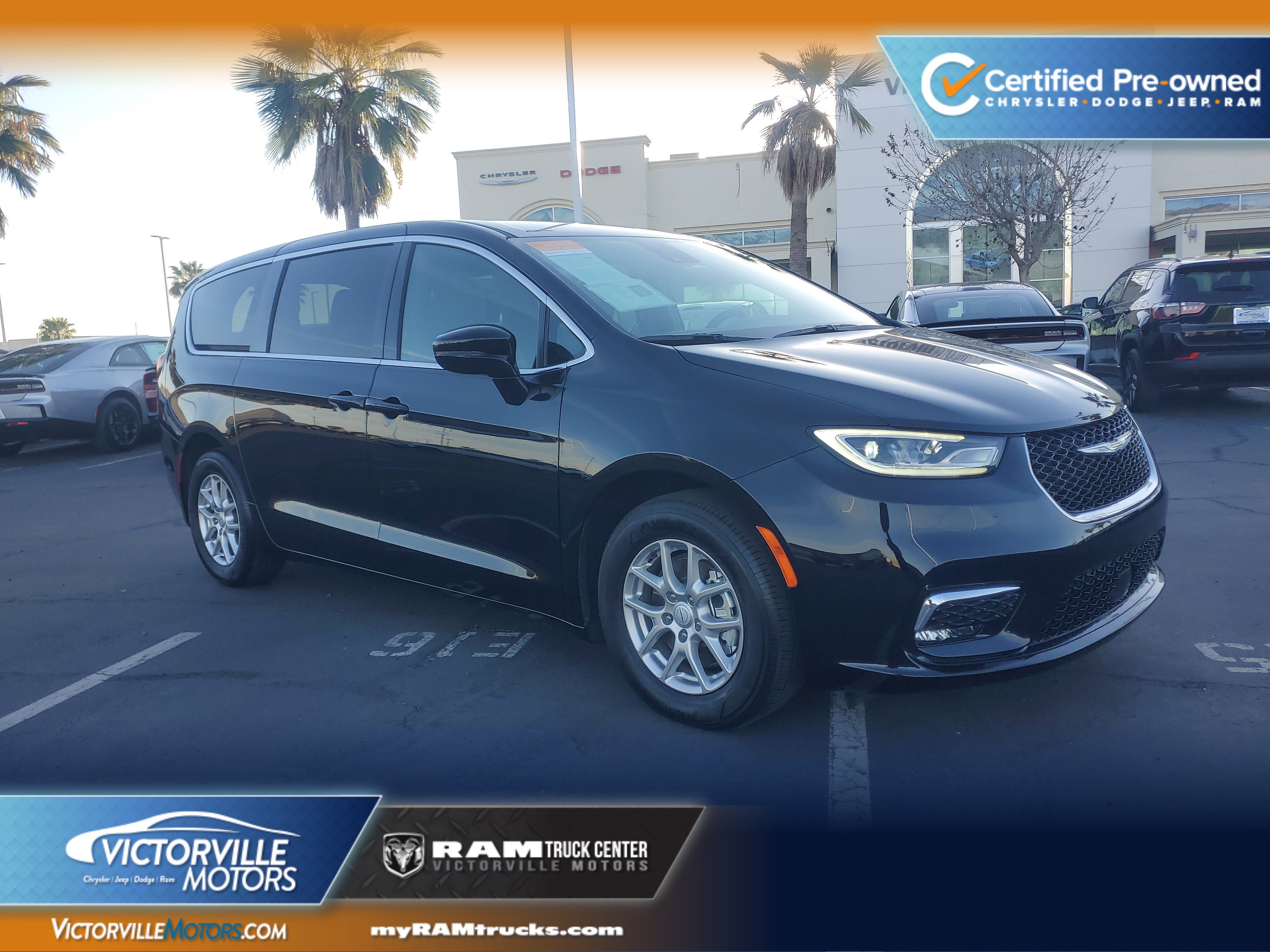 Black 2025 Chrysler Pacifica Select FWD Minivan Front-Wheel Drive 9-Speed Automatic