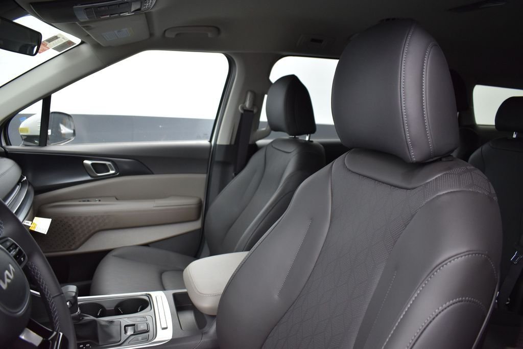 New 2026 Snow White Pearl Kia LXS image 9