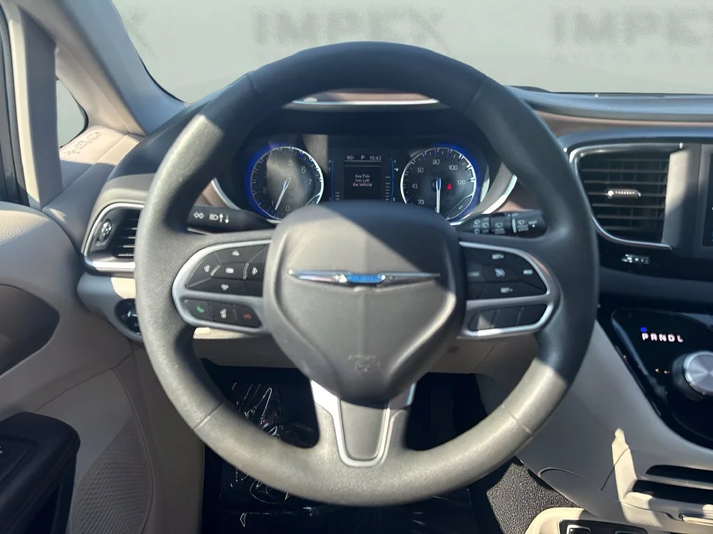 Used 2019 Gray Chrysler Touring Plus image 13