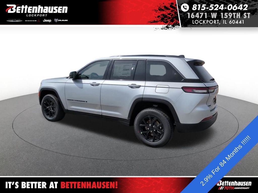 New 2026 Silver Zynith Exterior Paint Jeep Laredo Altitude image 11