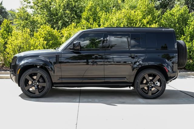 New 2026 Santorini Black Land Rover X-Dynamic SE image 16