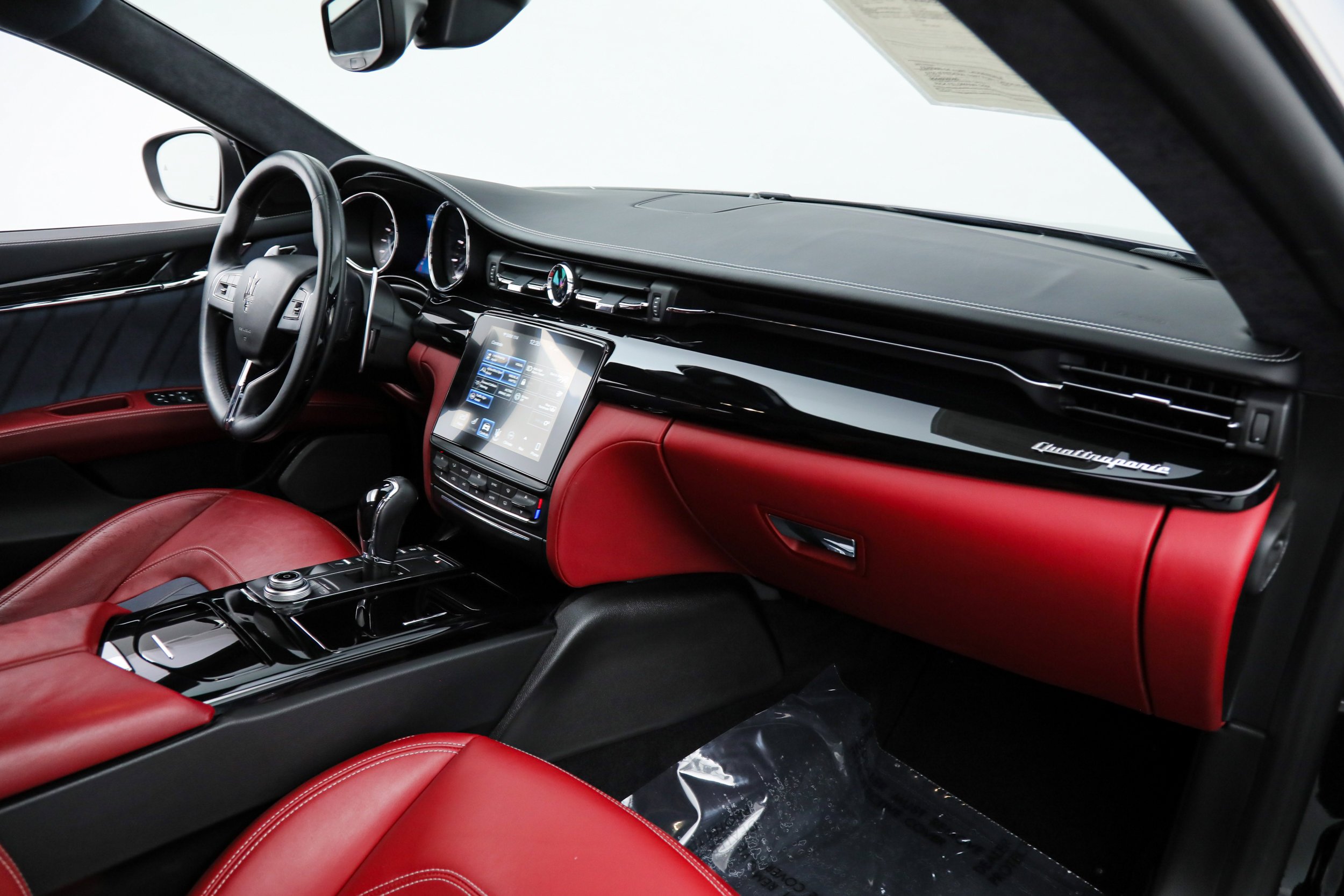 Used 2018 Black Maserati S Q4 GranLusso image 12