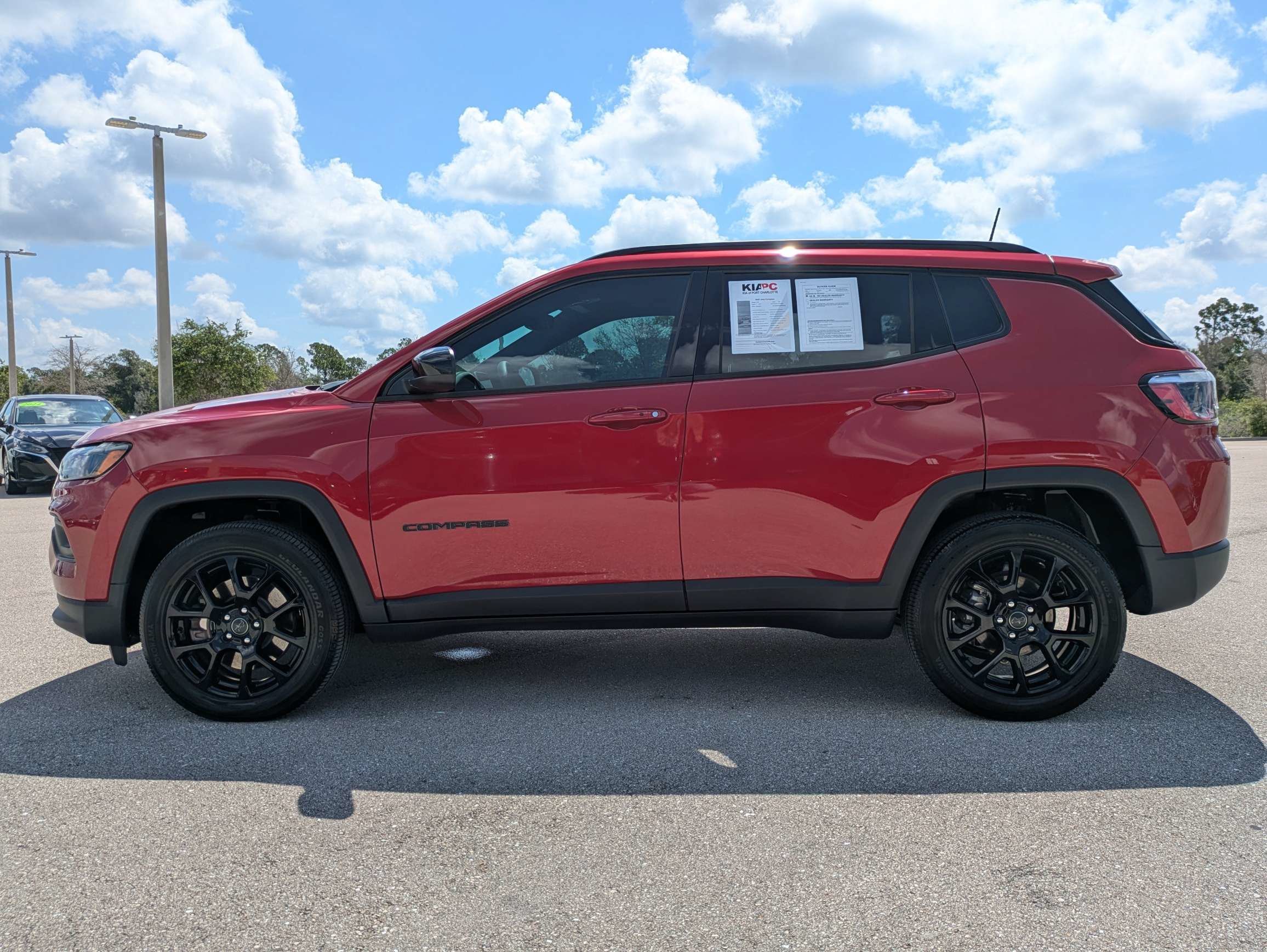 Used 2025 Red Hot Pearlcoat Jeep Latitude image 8