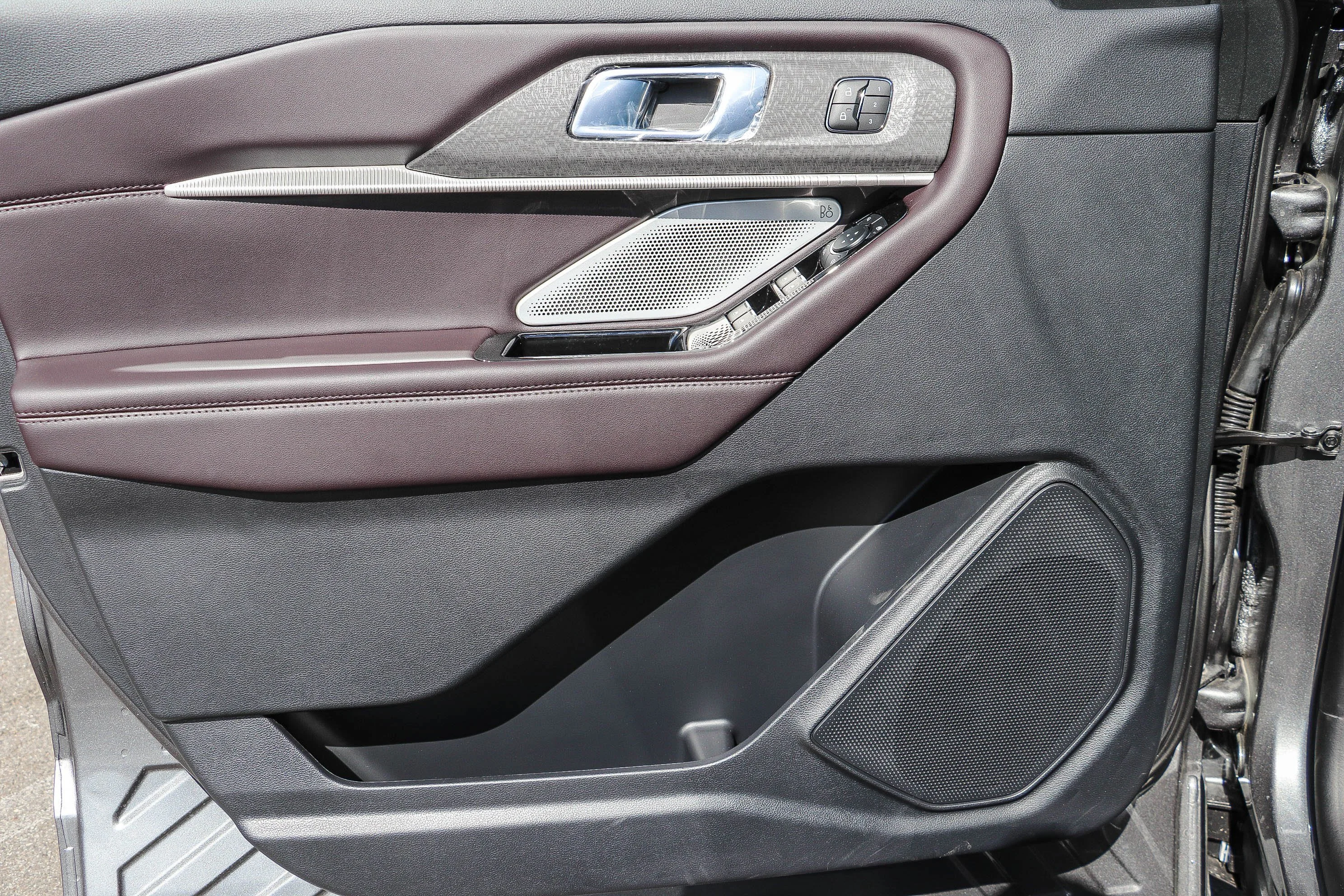 New 2026 Carbonized Gray Metallic Ford Platinum™ image 25