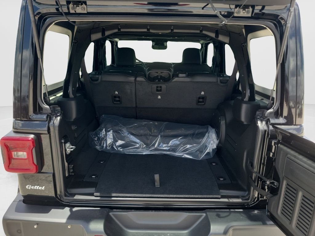 New 2026 Black Clear-Coat Exterior Paint Jeep Sahara image 9