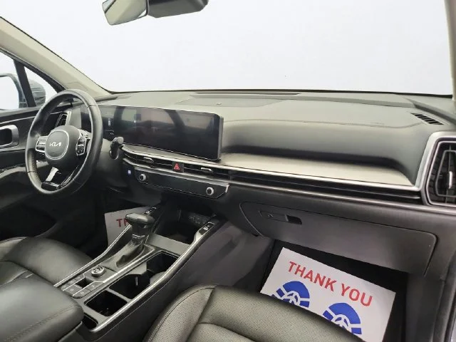 Used 2025 Everlasting Silver Kia EX image 30