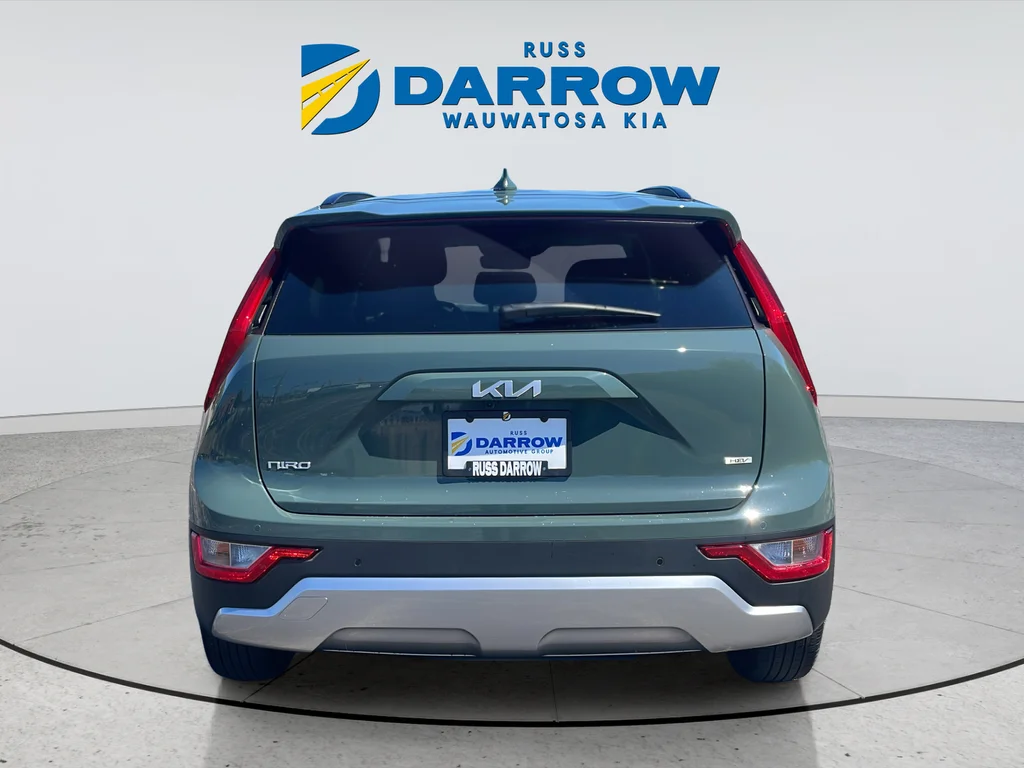 Used 2023 Green Kia EX image 4
