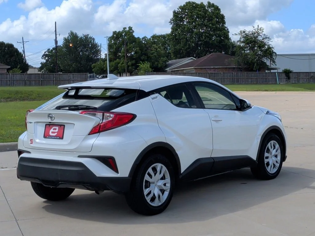 Used 2020 White Toyota LE image 8