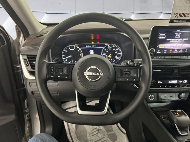 Used 2022 Silver Nissan SV image 9