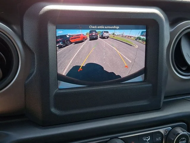 Used 2022 Green Jeep Unlimited Sport S image 17