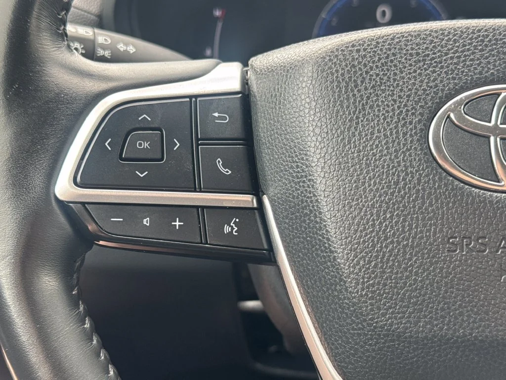 Used 2024 White Toyota XLE image 21