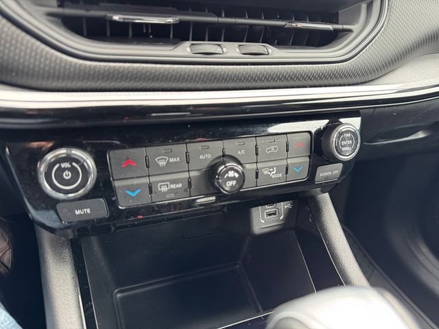 Used 2023 Silver Jeep Trailhawk image 24