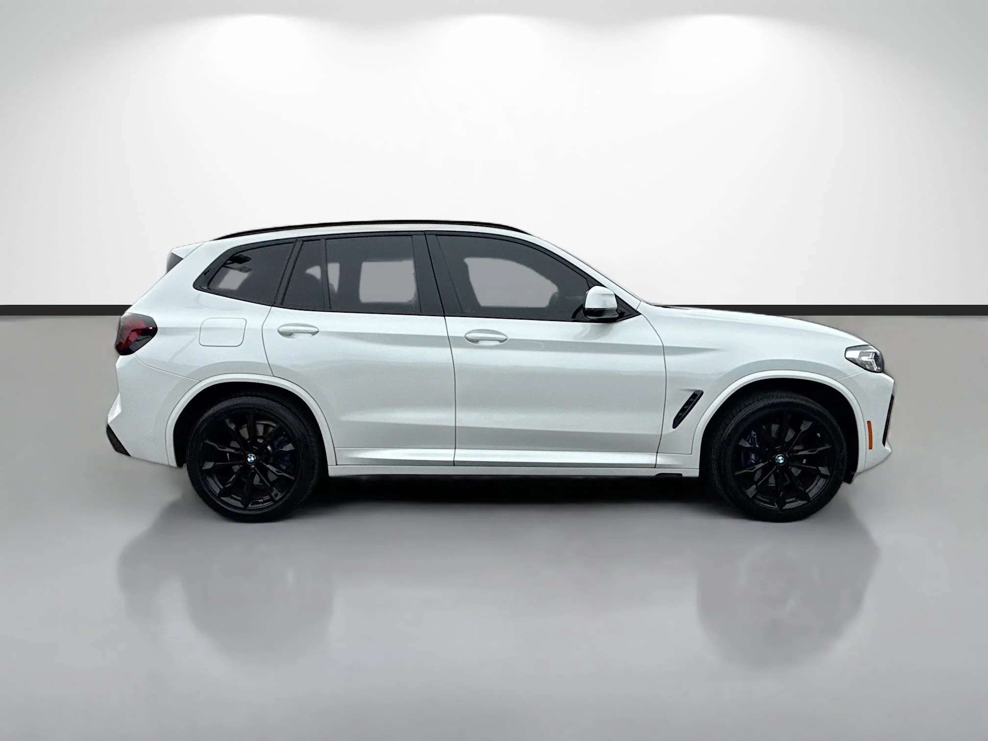 Used 2022 Mineral White Metallic BMW xDrive30i image 2