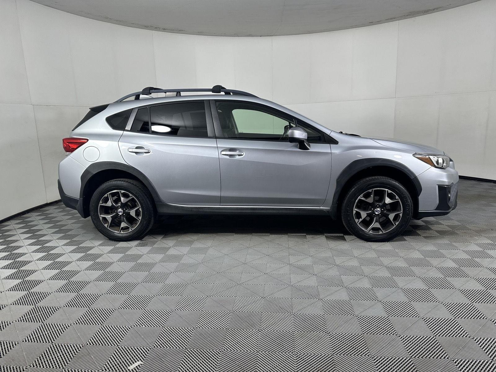 Used 2018 Ice Silver Metallic Subaru Premium image 8