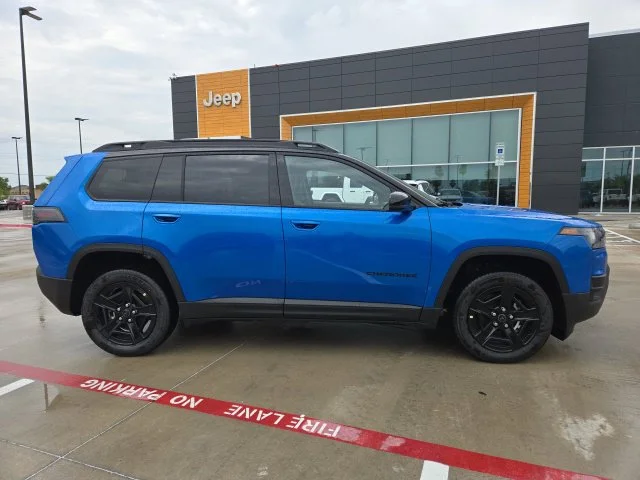 New 2026 Hydro Blue Pearl-Coat Exterior Paint Jeep Limited image 4