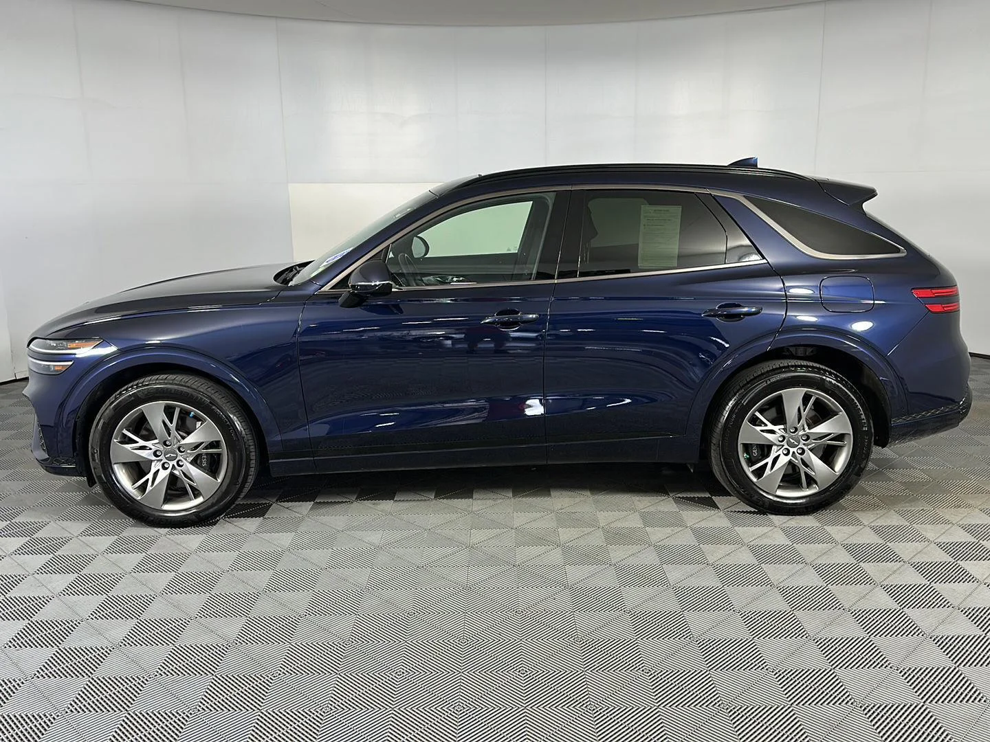 Used 2025 Capri Blue Genesis 3.5T Sport image 6