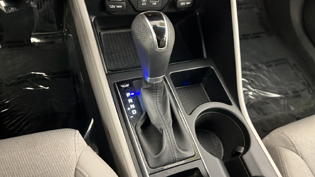 Used 2016 Grey Hyundai SE image 30