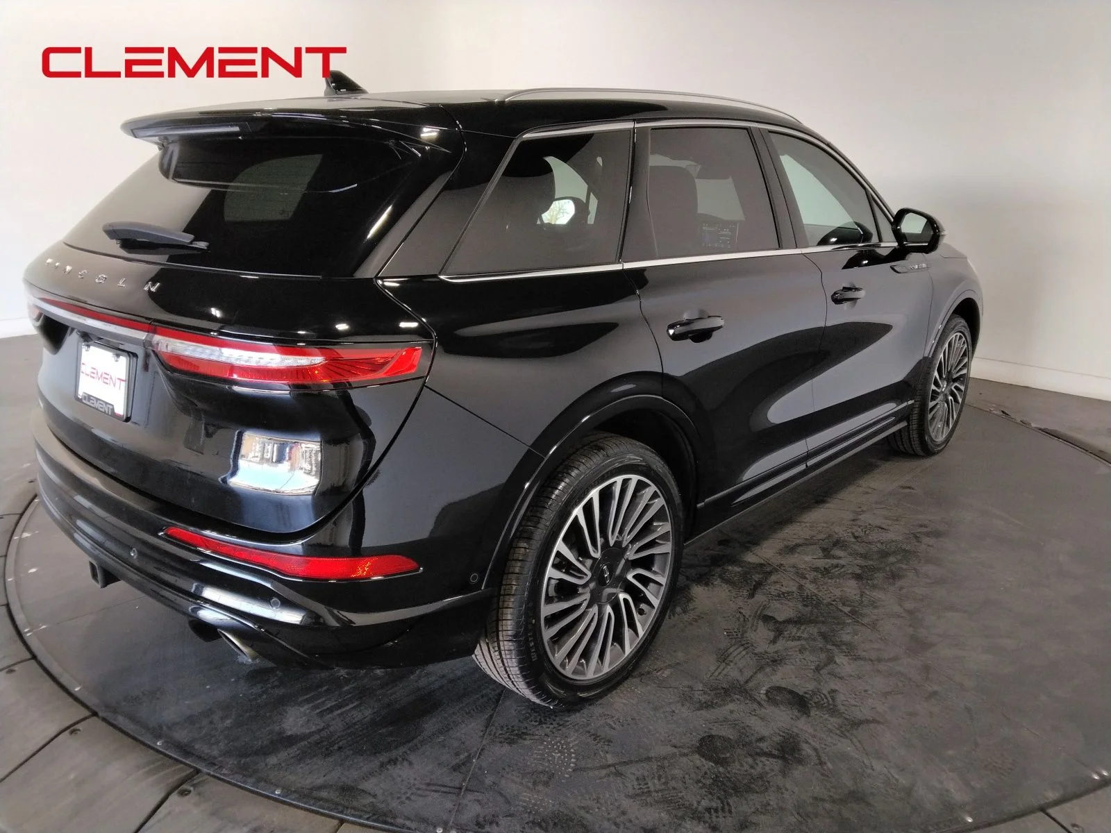 Used 2021 Black Lincoln Grand Touring image 5
