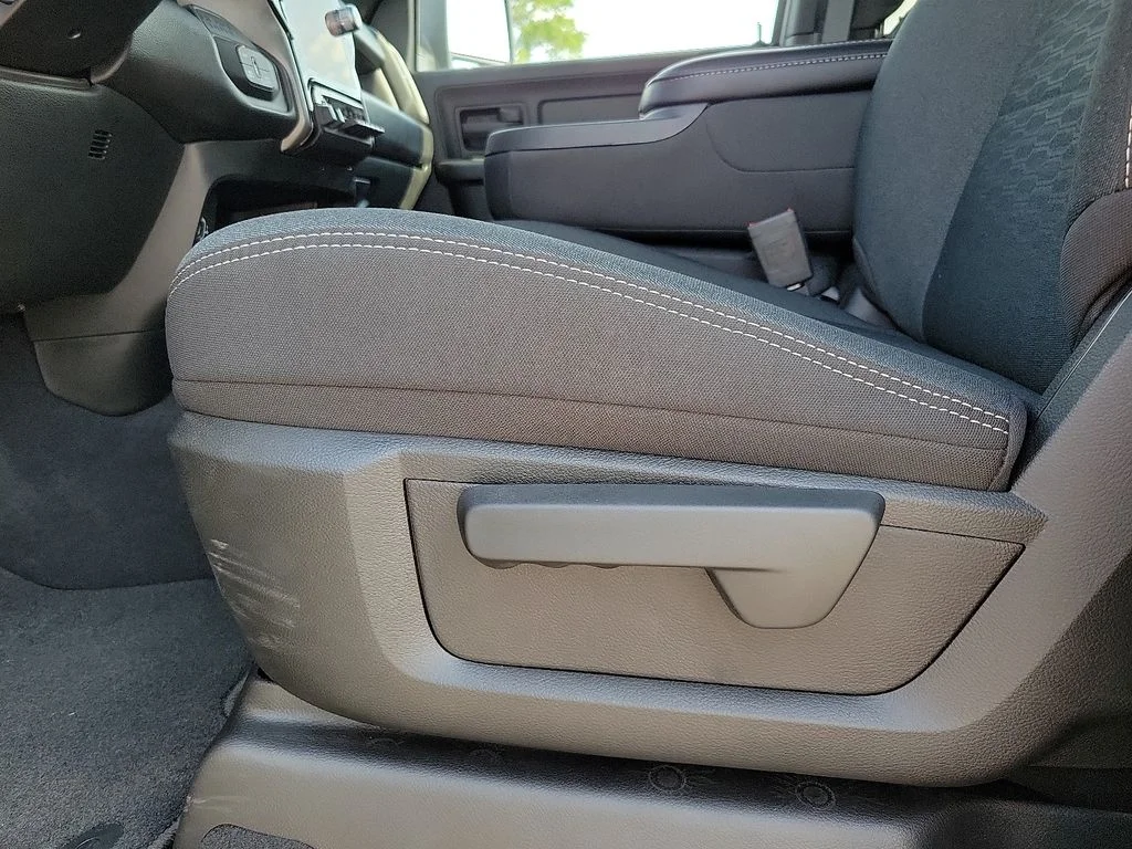 2025 RAM 2500 Tradesman - Photo 12