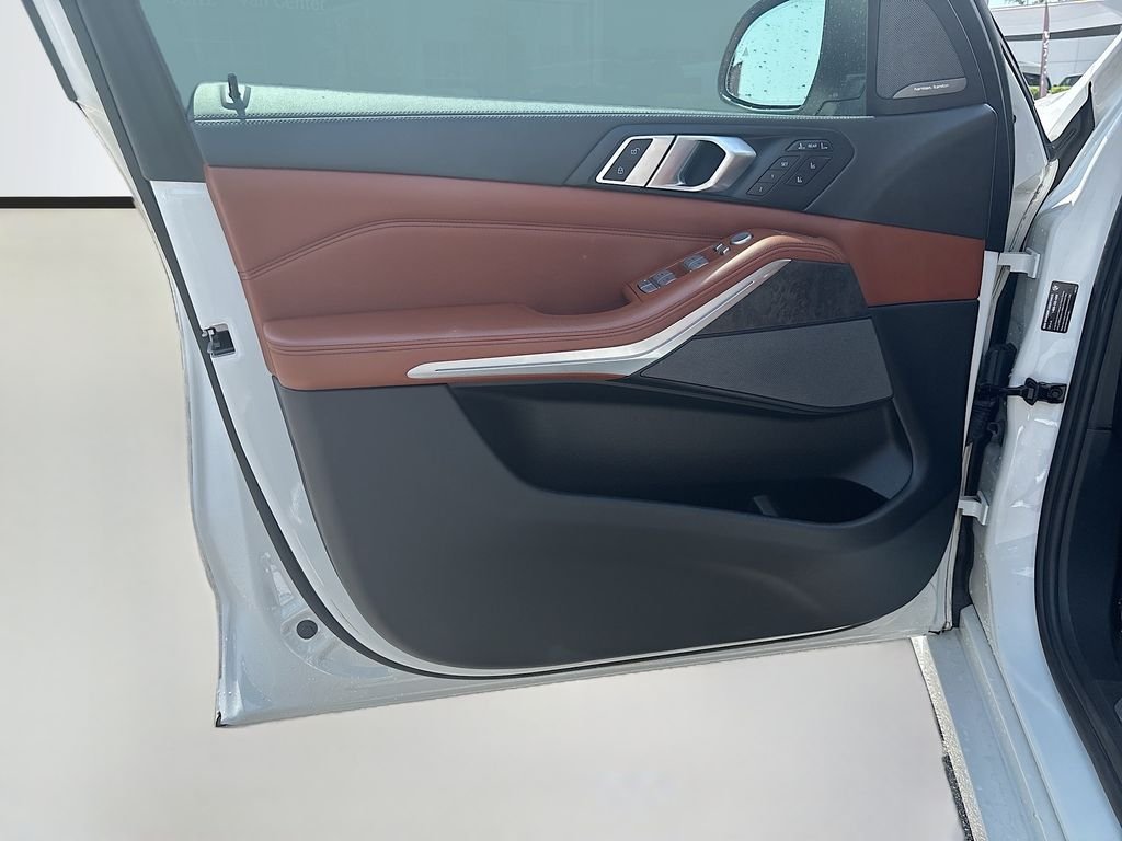 Used 2023 White BMW xDrive40i image 46