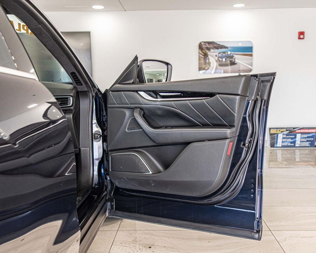 Used 2019 White Maserati S GranSport image 44