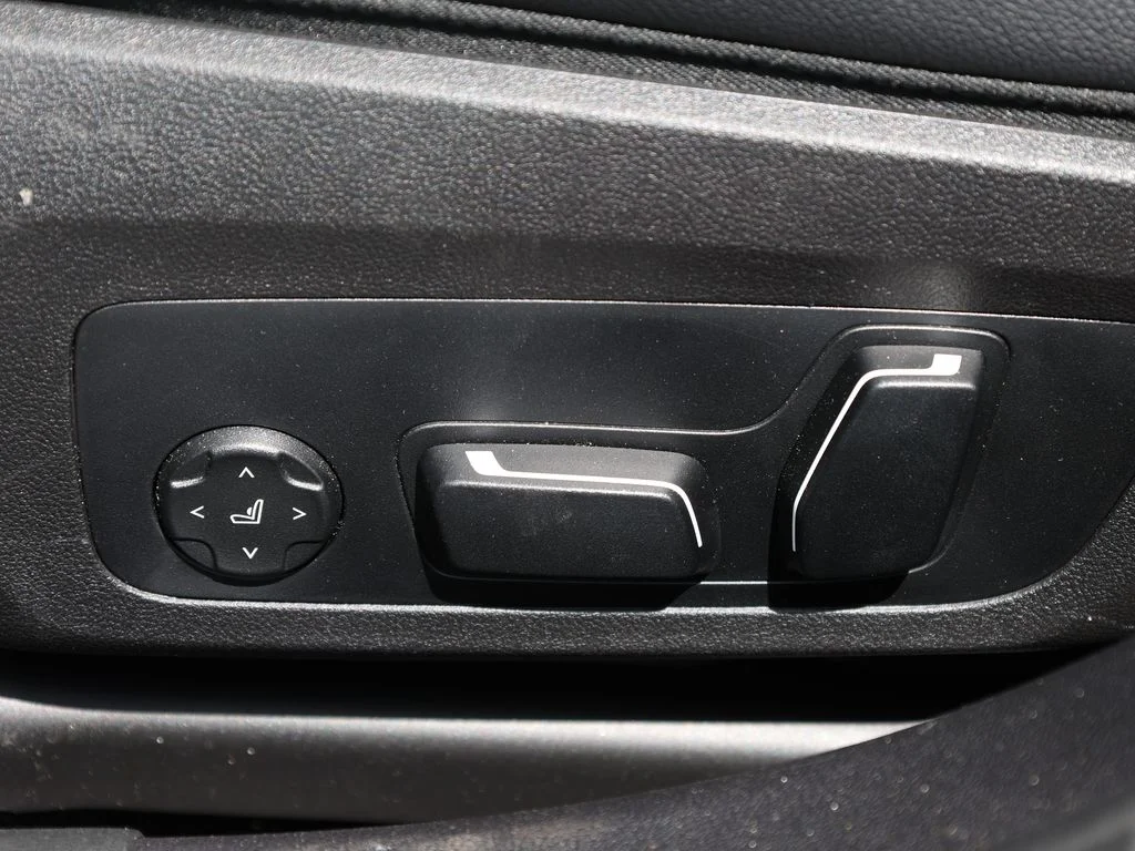 2026 BMW 3 Series 330i - Photo 19
