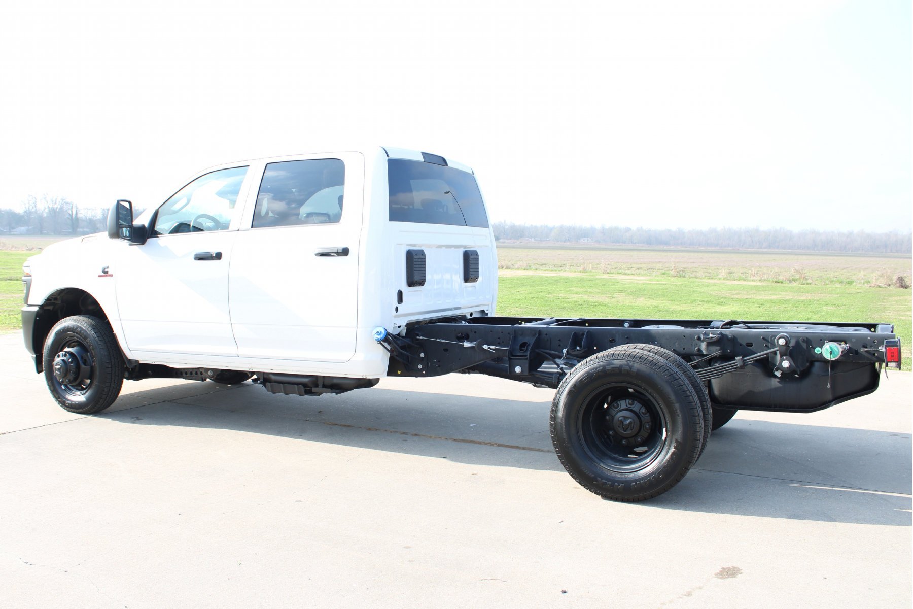 New 2026 Bright White Clear-Coat Exterior Paint RAM Tradesman Crew Cab 60c/a 4x4 image 26