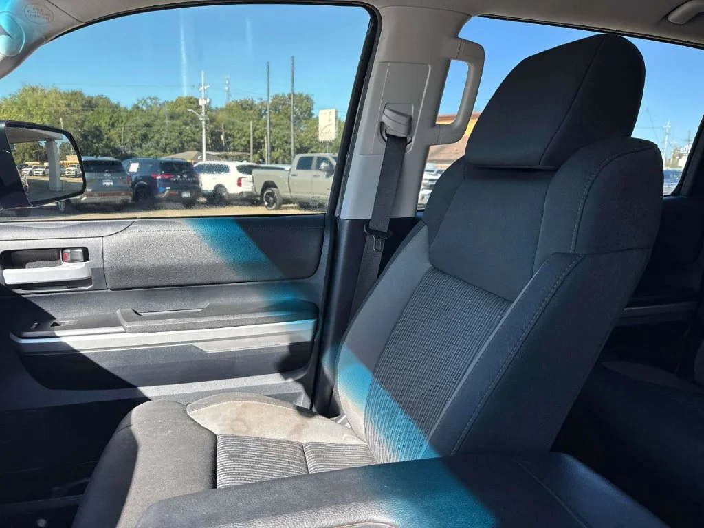 Used 2015 Gray Toyota SR5 image 32