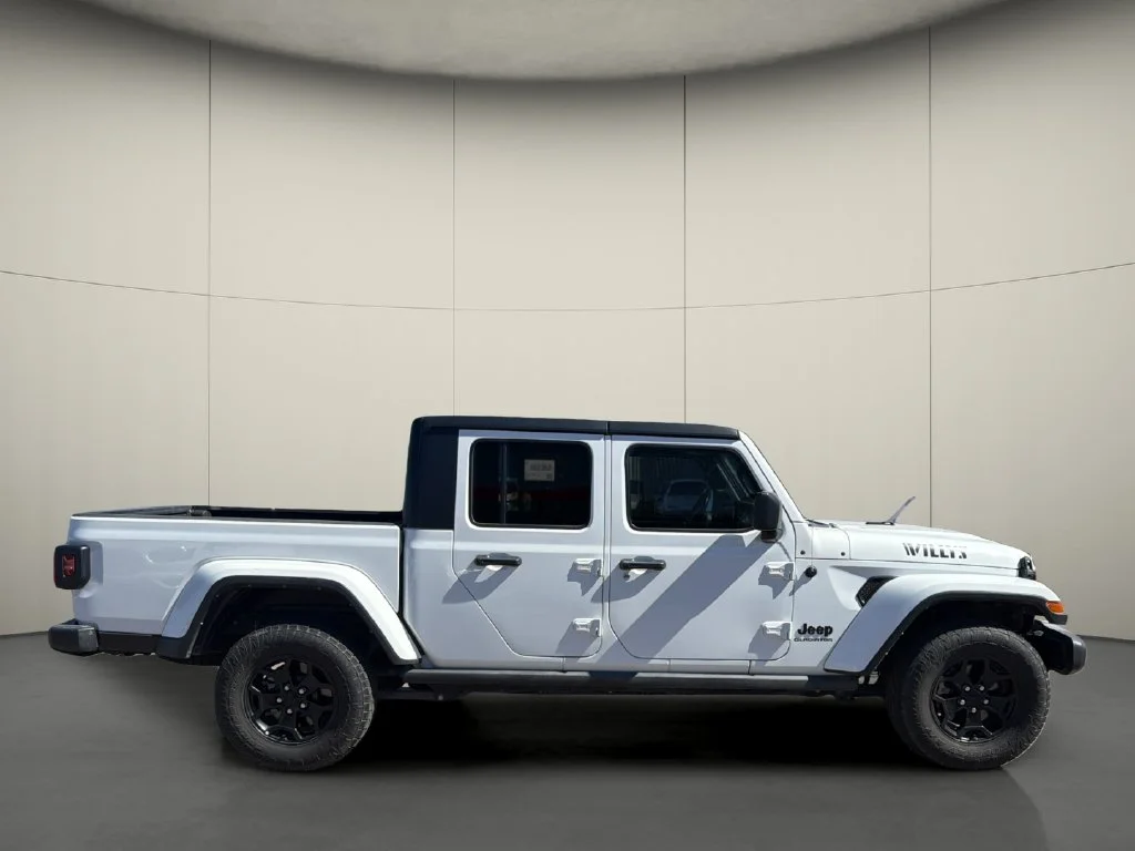 Used 2022 White Jeep Willys image 8