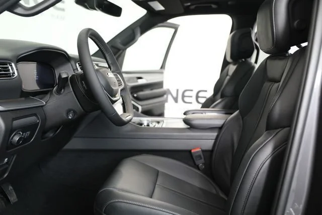 New 2026 Baltic-Gray Metallic Clear-Coat Exterior Paint Jeep Limited Altitude image 16